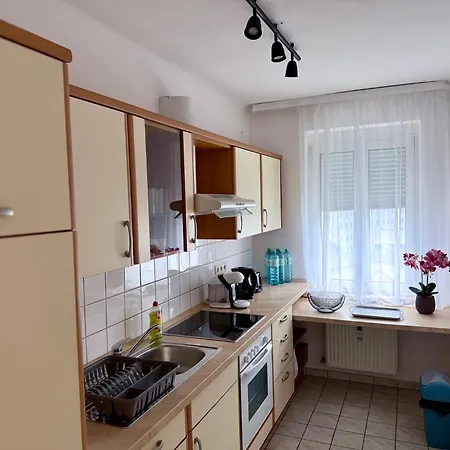 Neu Renoviert, Gemuetlich Und In Bahnhofsnaehe Апартаменти