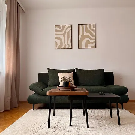 Neu Renoviert, Gemuetlich Und In Bahnhofsnaehe Апартаменти Грац