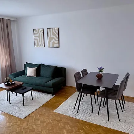 Апартаменти Neu Renoviert, Gemuetlich Und In Bahnhofsnaehe