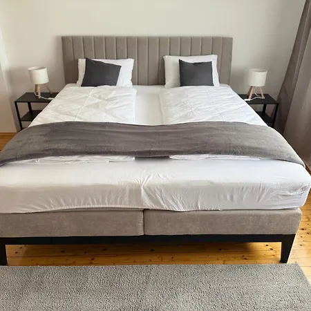 Neu Renoviert, Gemuetlich Und In Bahnhofsnaehe Апартаменти